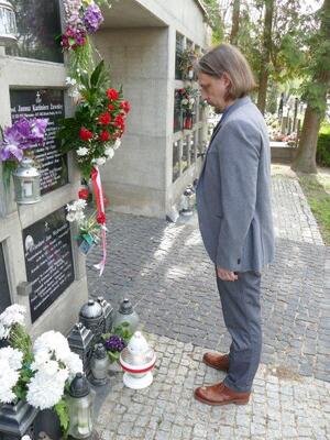 Uroczyste złożenie kwiatów na grobie Janusza Kazimierza Zawodnego – Warszawa, 8 kwietnia 2024